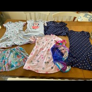 Girls Disney lot. Adorable 🏰 size 6-8. 7 pieces